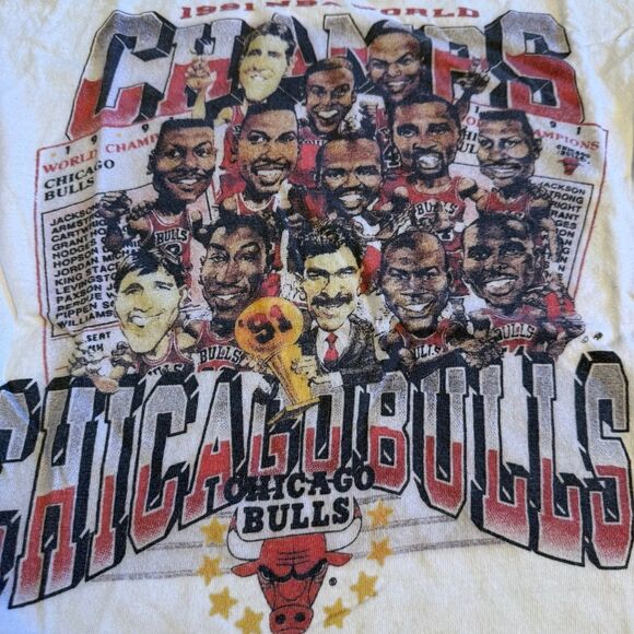 Chicago Bulls Retro Graphic T-Shirt | NBA Basketball Tee - Picture 2 of 8
